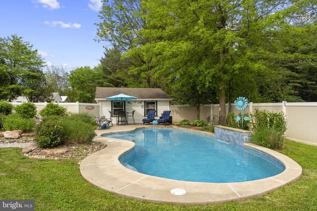 5 MAPLE ST, North Wales, PA 19454