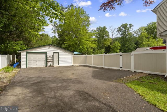 5 MAPLE ST, North Wales, PA 19454