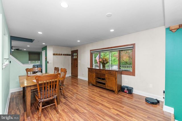 5 MAPLE ST, North Wales, PA 19454