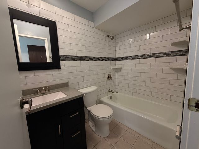 149 Gregory Street 10, Aurora, IL 60504