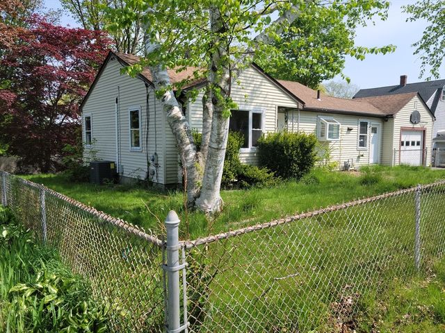 34 Doherty Ave, Somerset, MA 02726