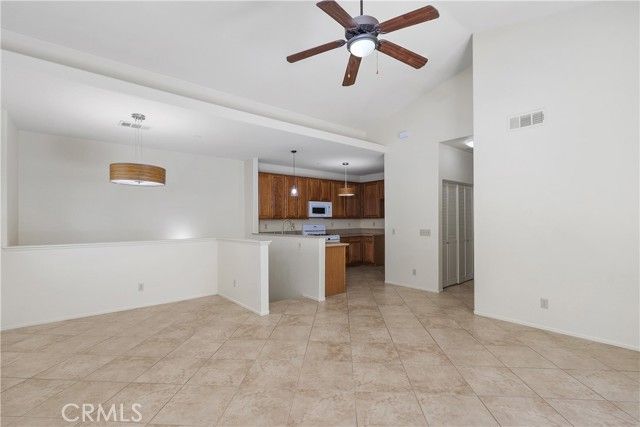 93 Kansas 202, Redlands, CA 92373