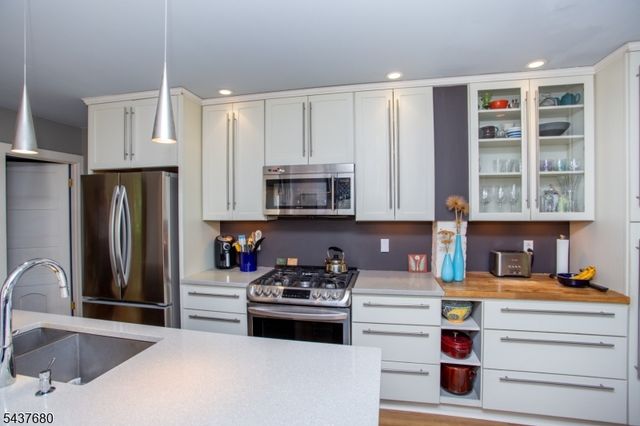 55 Elm St, Lambertville City, NJ 08530