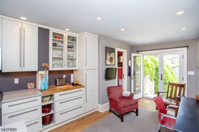 55 Elm St, Lambertville City, NJ 08530