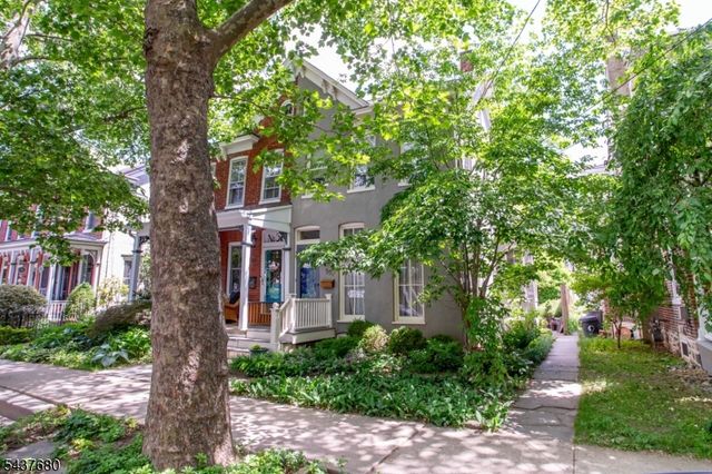 55 Elm St, Lambertville City, NJ 08530
