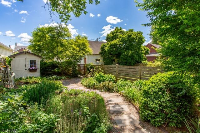 55 Elm St, Lambertville City, NJ 08530