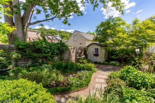 55 Elm St, Lambertville City, NJ 08530