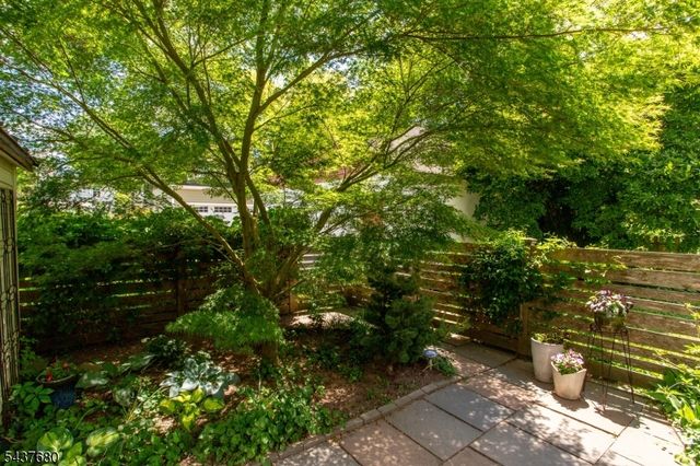 55 Elm St, Lambertville City, NJ 08530