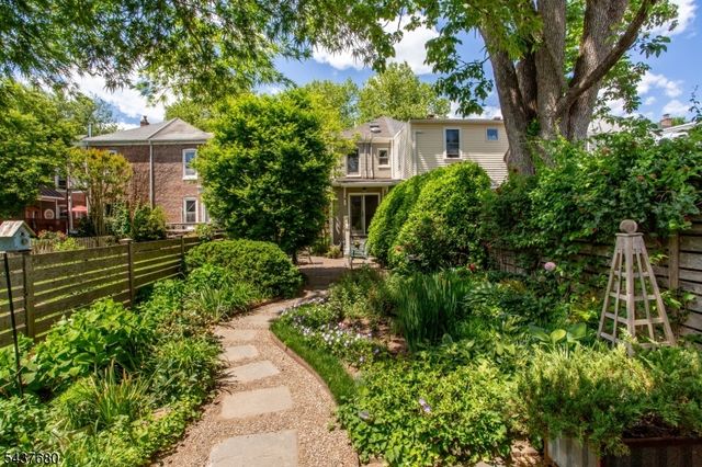 55 Elm St, Lambertville City, NJ 08530