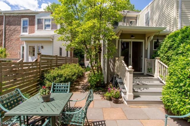55 Elm St, Lambertville City, NJ 08530