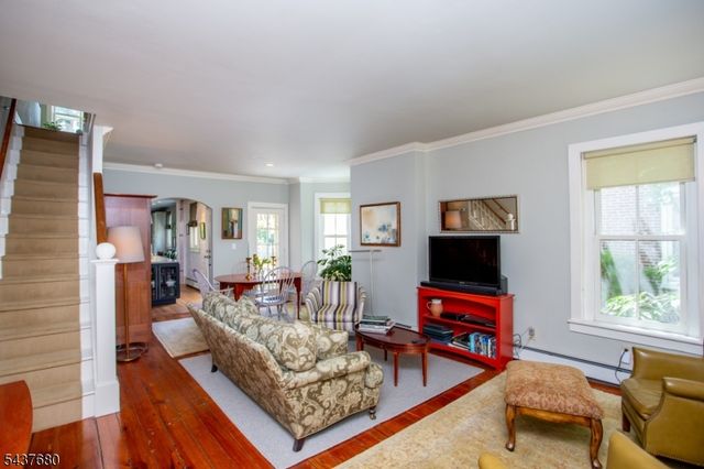 55 Elm St, Lambertville City, NJ 08530