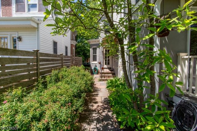 55 Elm St, Lambertville City, NJ 08530
