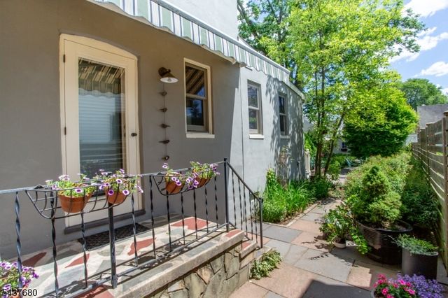 55 Elm St, Lambertville City, NJ 08530