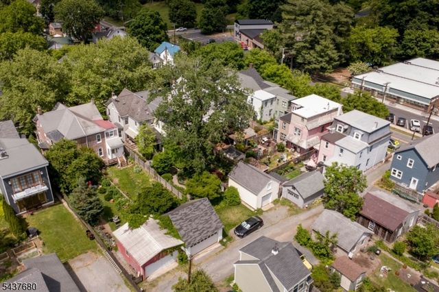 55 Elm St, Lambertville City, NJ 08530