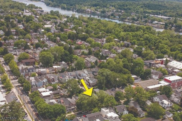 55 Elm St, Lambertville City, NJ 08530
