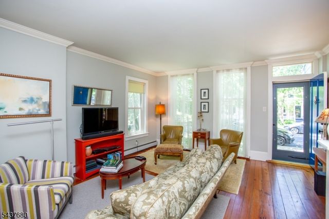 55 Elm St, Lambertville City, NJ 08530