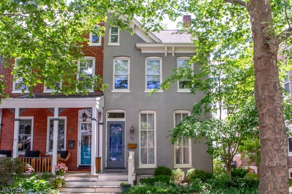 55 Elm St, Lambertville City, NJ 08530