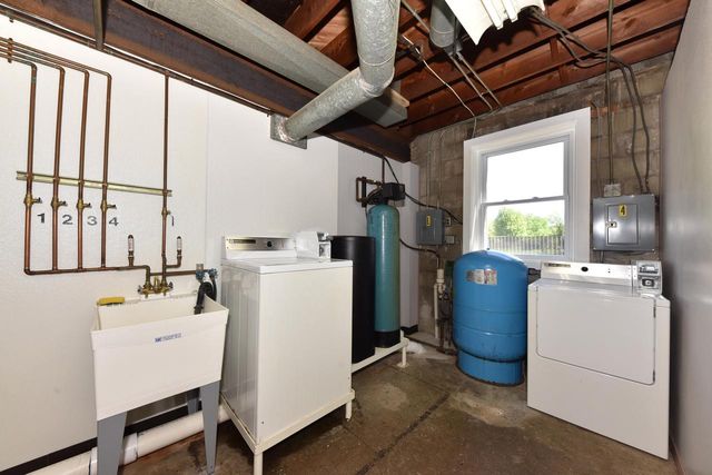 N96W20275 County Line ROAD, Menomonee Falls, WI 53051