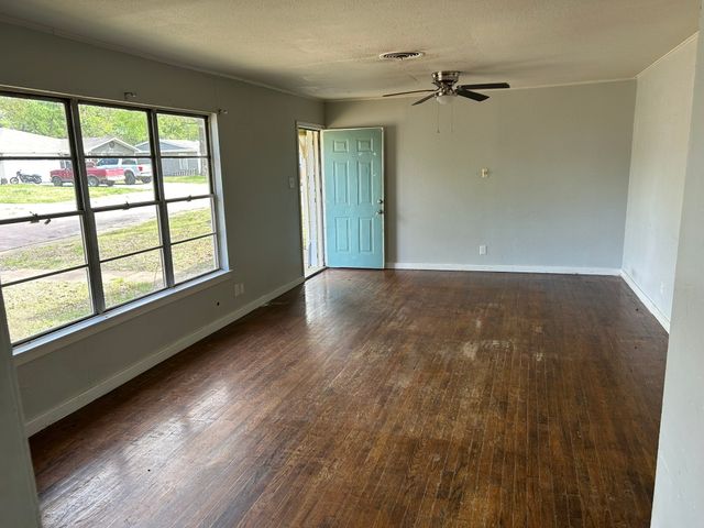 119 Vandenburg Drive, Denison, TX 75020