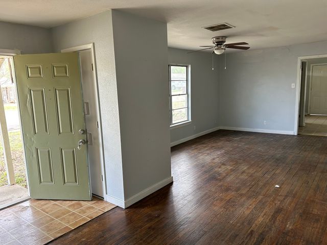 119 Vandenburg Drive, Denison, TX 75020