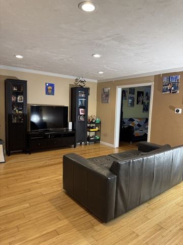 19 Fairview Rd, Framingham, MA 01701