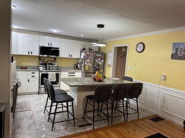 19 Fairview Rd, Framingham, MA 01701