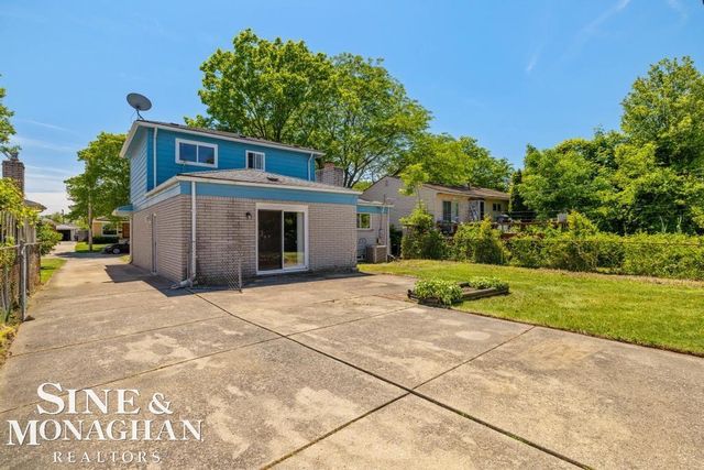 22929 Clairwood Street, St Clair Shores, MI 48080