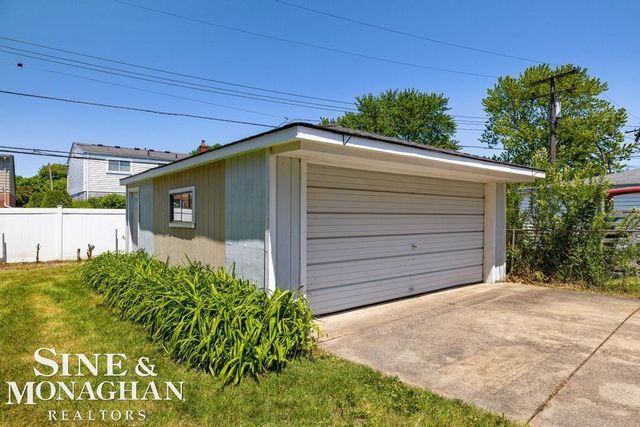 22929 Clairwood Street, St Clair Shores, MI 48080