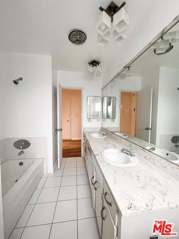 935 N Alfred Street 5, West Hollywood, CA 90069