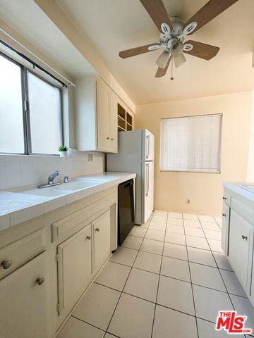 935 N Alfred Street 5, West Hollywood, CA 90069