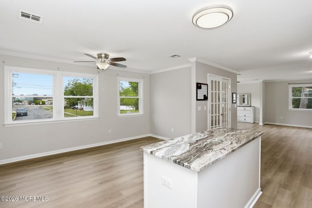 10 S Gateway Street, Toms River, NJ 08753