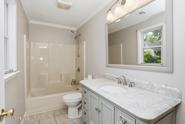 10 S Gateway Street, Toms River, NJ 08753