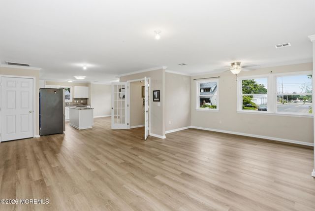 10 S Gateway Street, Toms River, NJ 08753