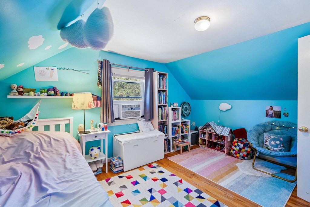 Image 20 of property listing at 905 ROBIN RD, Silver Spring, MD 20901