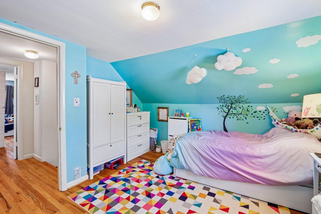 Image 21 of property listing at 905 ROBIN RD, Silver Spring, MD 20901