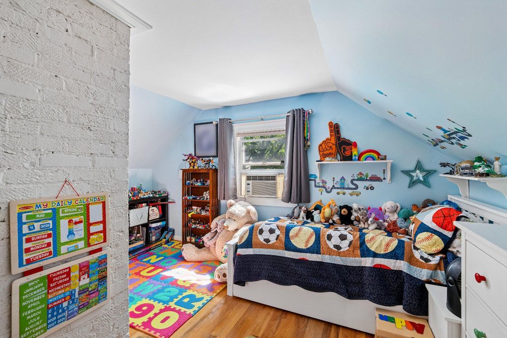 Image 22 of property listing at 905 ROBIN RD, Silver Spring, MD 20901