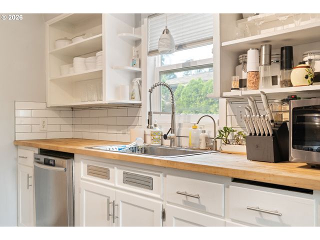 10520 Se HOLGATE Blvd, Portland, OR 97266