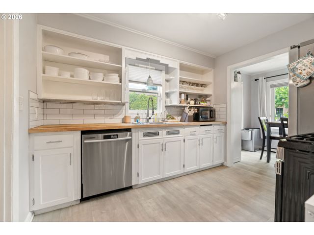 10520 Se HOLGATE Blvd, Portland, OR 97266