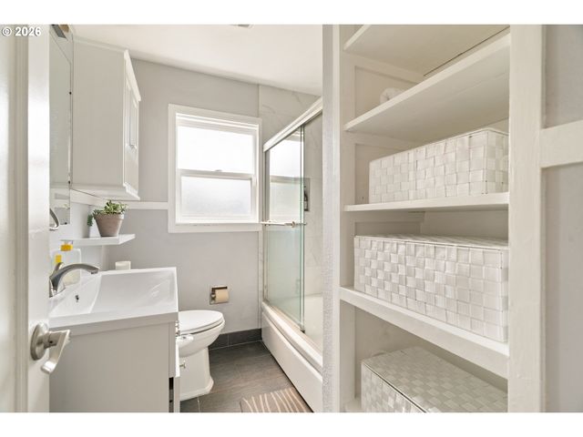 10520 Se HOLGATE Blvd, Portland, OR 97266