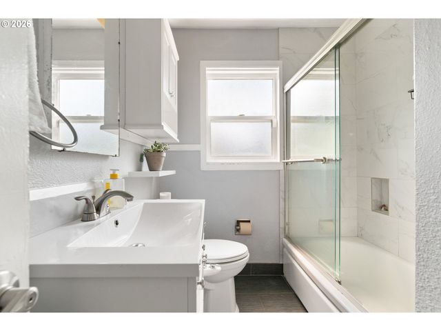 10520 Se HOLGATE Blvd, Portland, OR 97266
