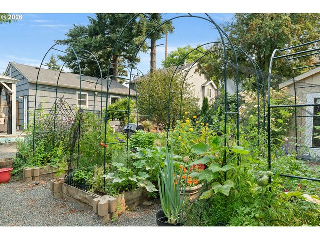 10520 Se HOLGATE Blvd, Portland, OR 97266