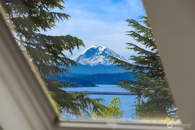 4529 E Laurel Drive NE, Seattle, WA 98105