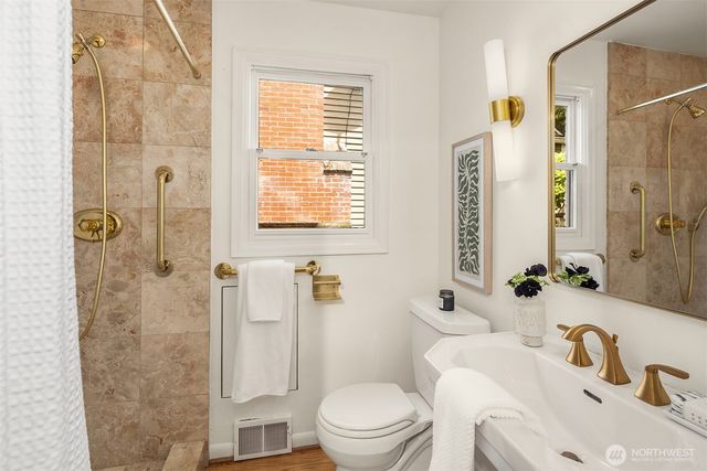 4529 E Laurel Drive NE, Seattle, WA 98105
