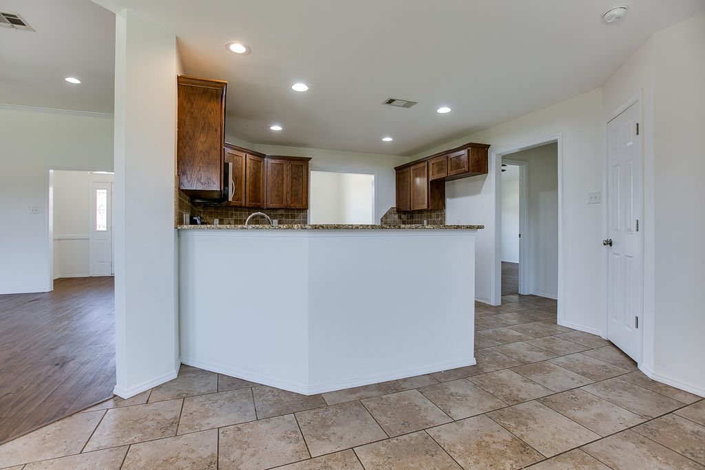 Image 11 of property listing at 3630 Shadyhill Drive, San Angelo, TX 76904