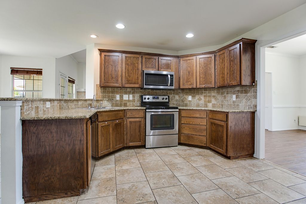 Image 12 of property listing at 3630 Shadyhill Drive, San Angelo, TX 76904