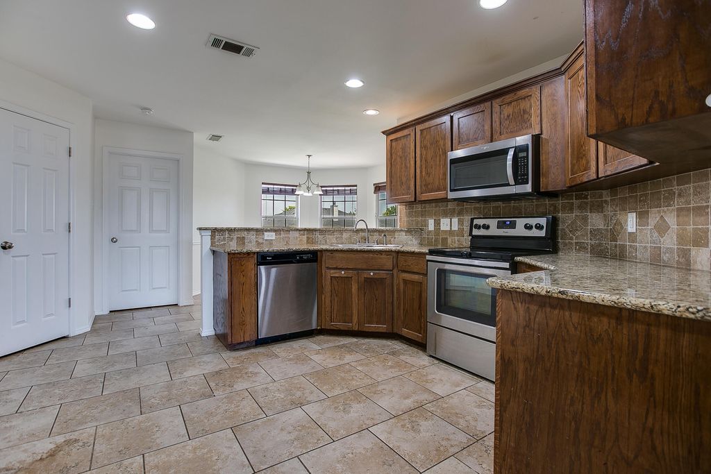 Image 14 of property listing at 3630 Shadyhill Drive, San Angelo, TX 76904