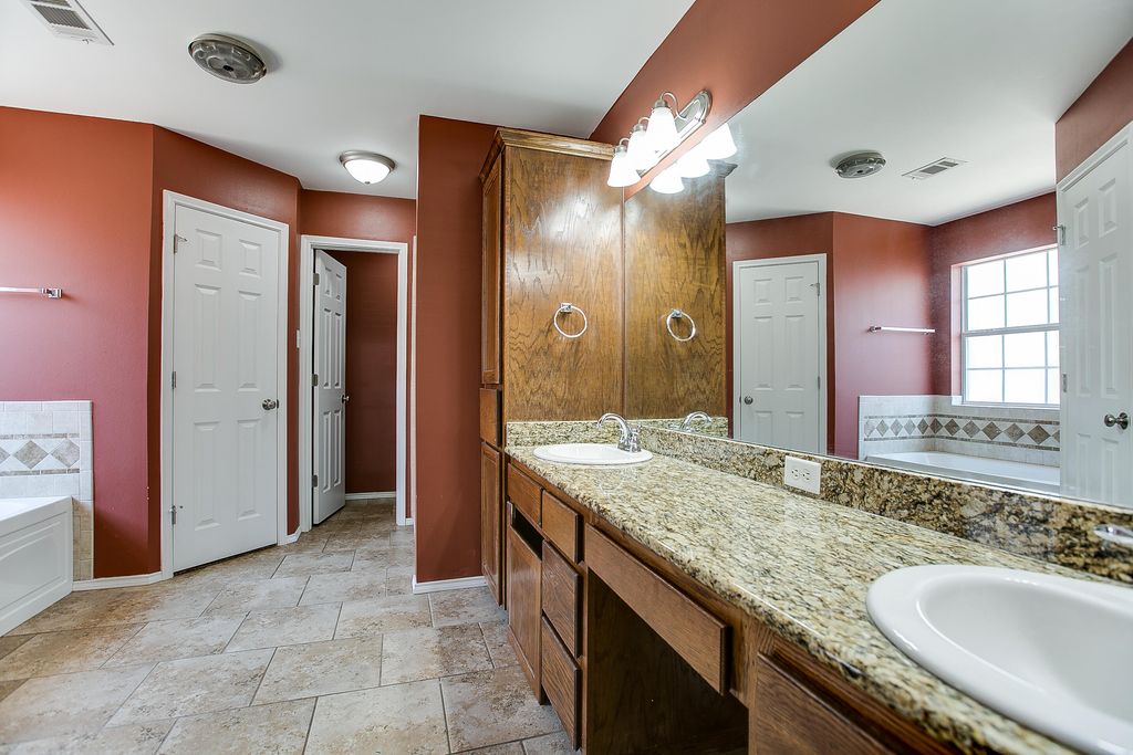 Image 19 of property listing at 3630 Shadyhill Drive, San Angelo, TX 76904