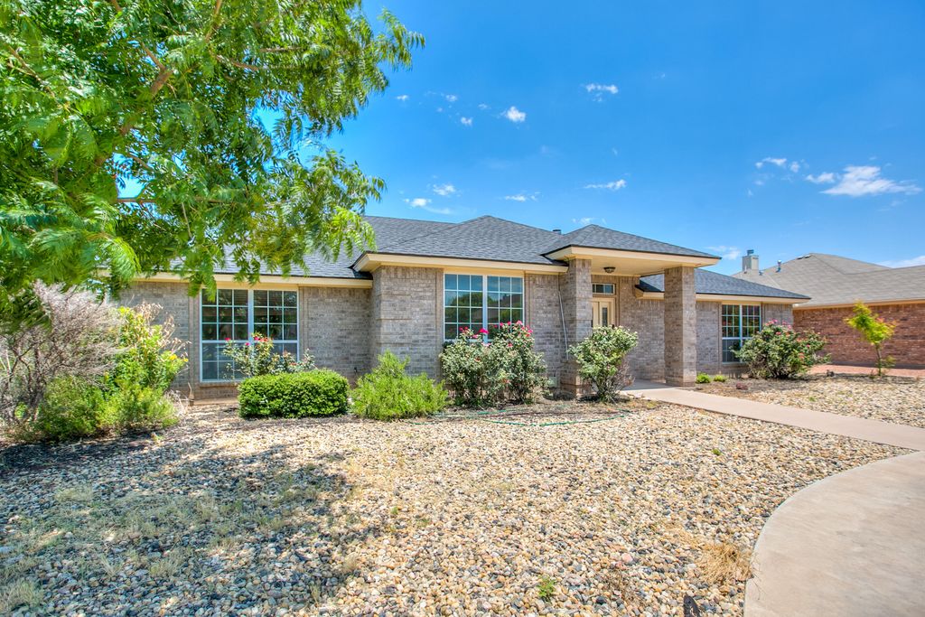 Image 4 of property listing at 3630 Shadyhill Drive, San Angelo, TX 76904