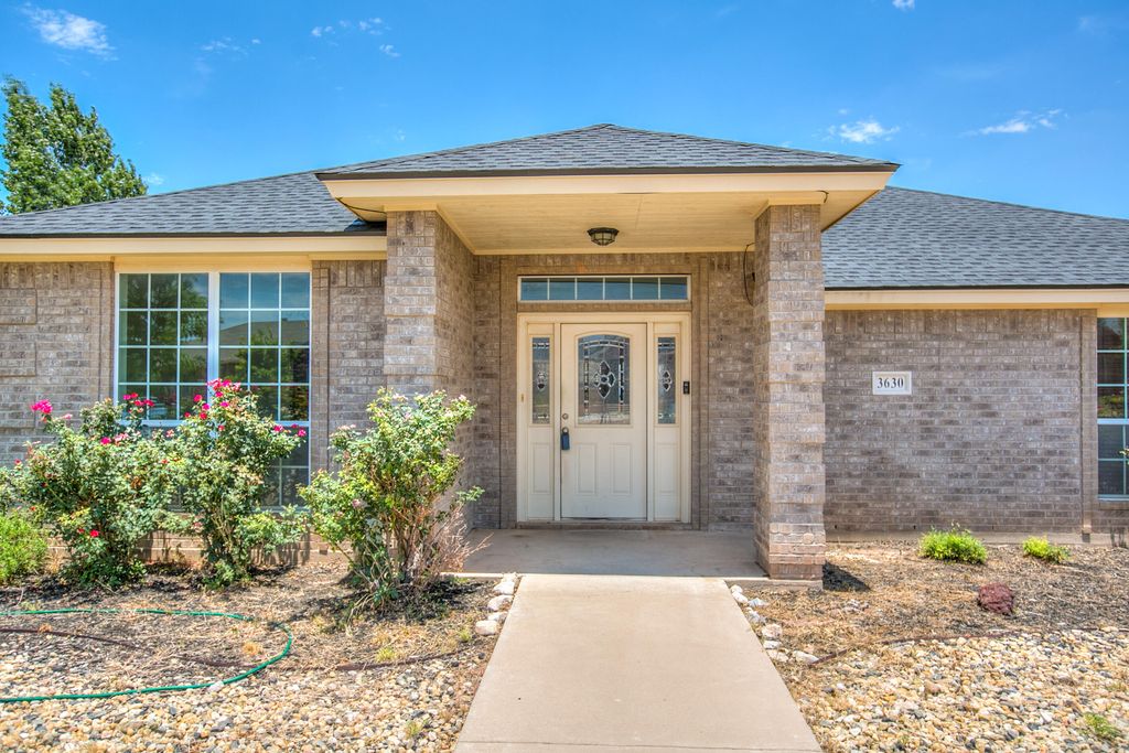 Image 5 of property listing at 3630 Shadyhill Drive, San Angelo, TX 76904