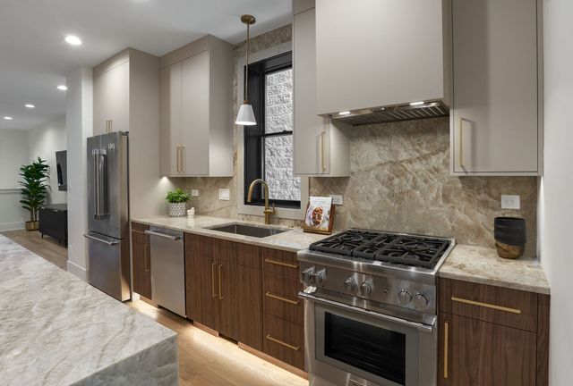 1332 N Leavitt Street, Chicago, IL 60622